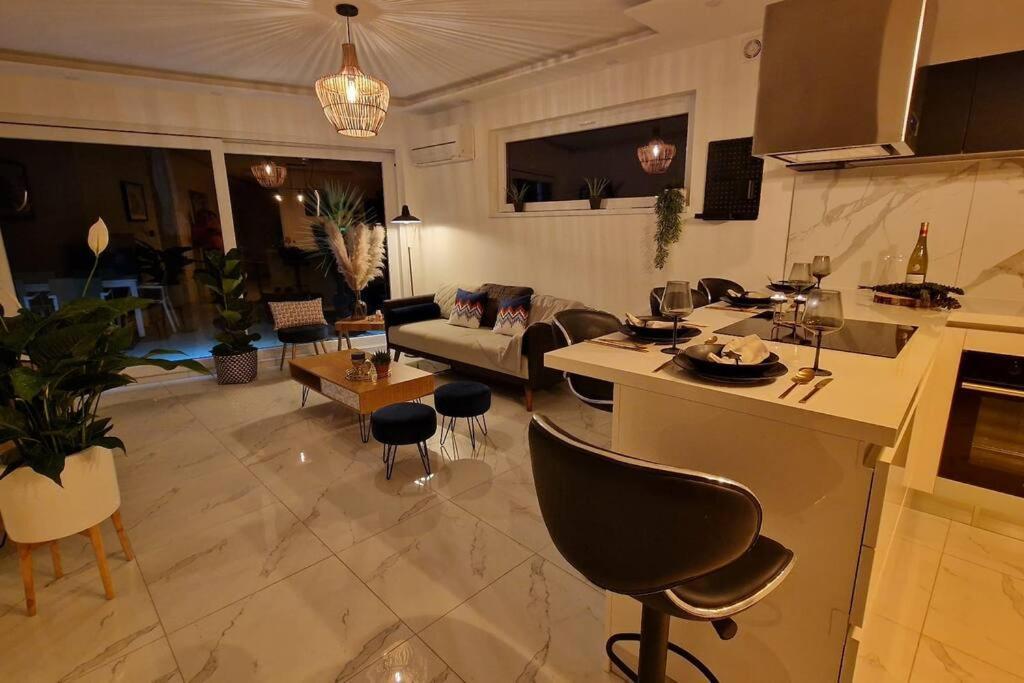 Suite Prestige Logement Neuf Avec Spa Et Ecran De Cinema En Rez De Jardin Colmar Exterior foto