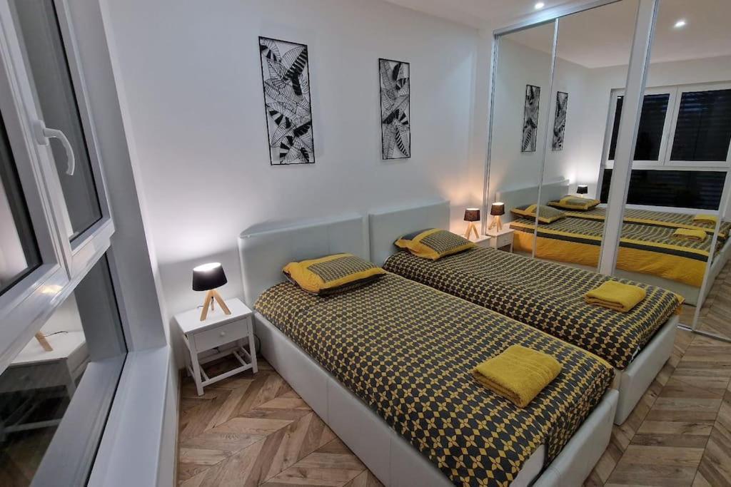 Suite Prestige Logement Neuf Avec Spa Et Ecran De Cinema En Rez De Jardin Colmar Exterior foto