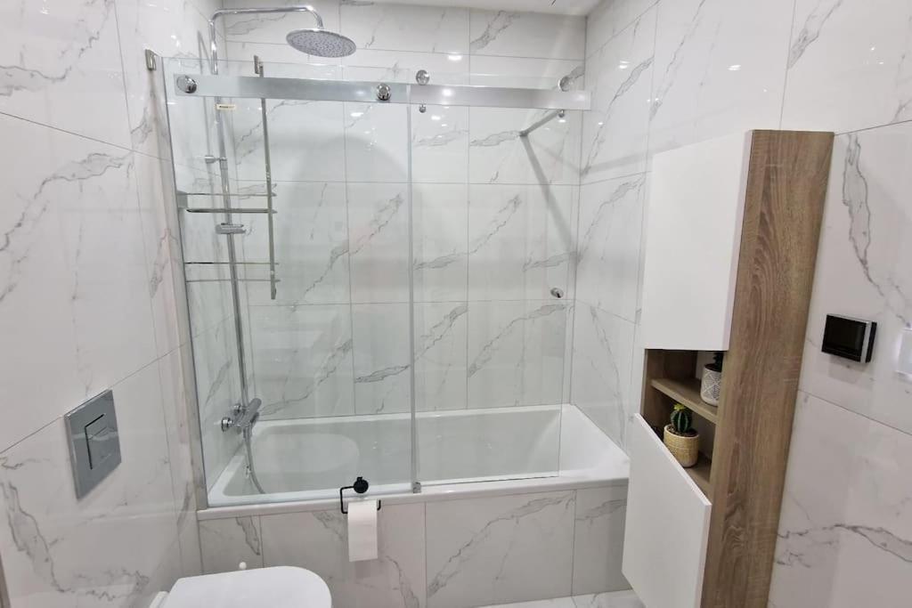 Suite Prestige Logement Neuf Avec Spa Et Ecran De Cinema En Rez De Jardin Colmar Exterior foto